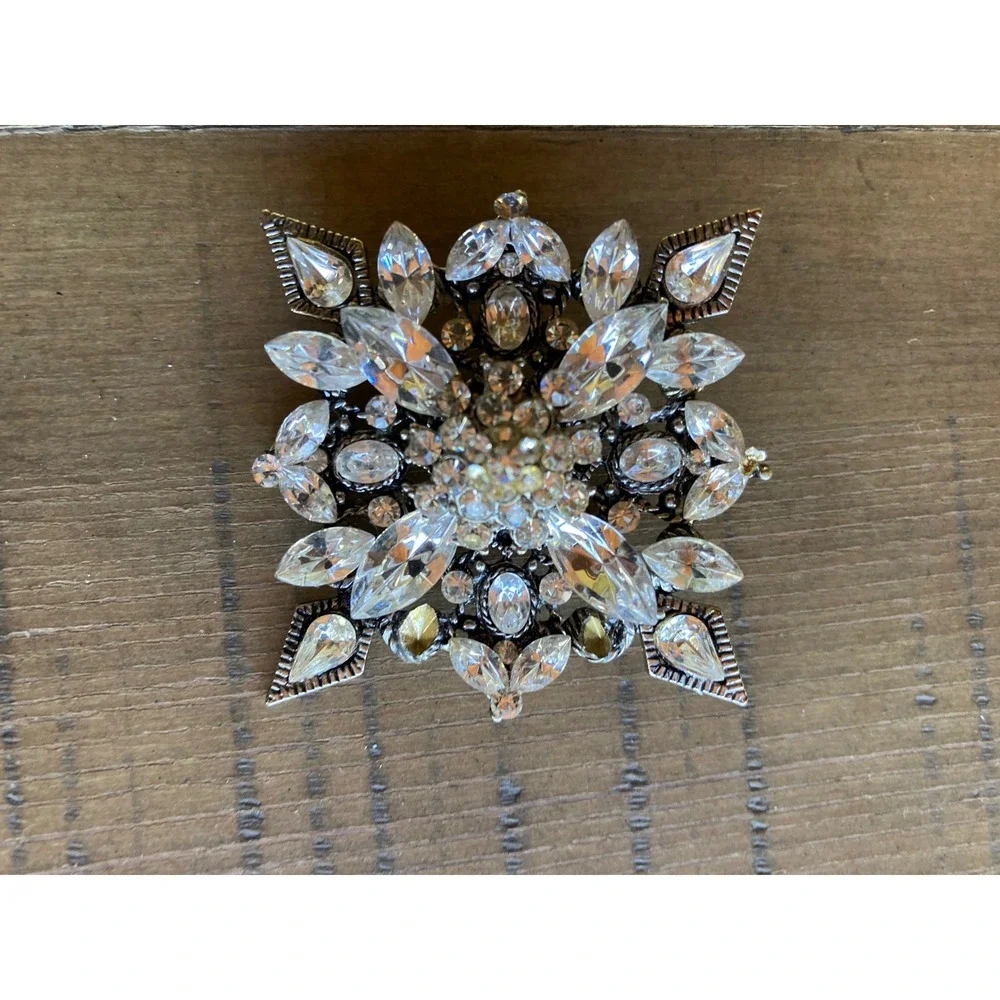 Vintage Style Clear Crystal Snowflake Brooch Starburst Silver Tone Statement Pin